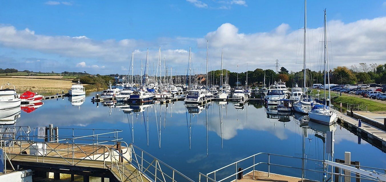 island harbour marina free parking near breeze restaurant.jpg