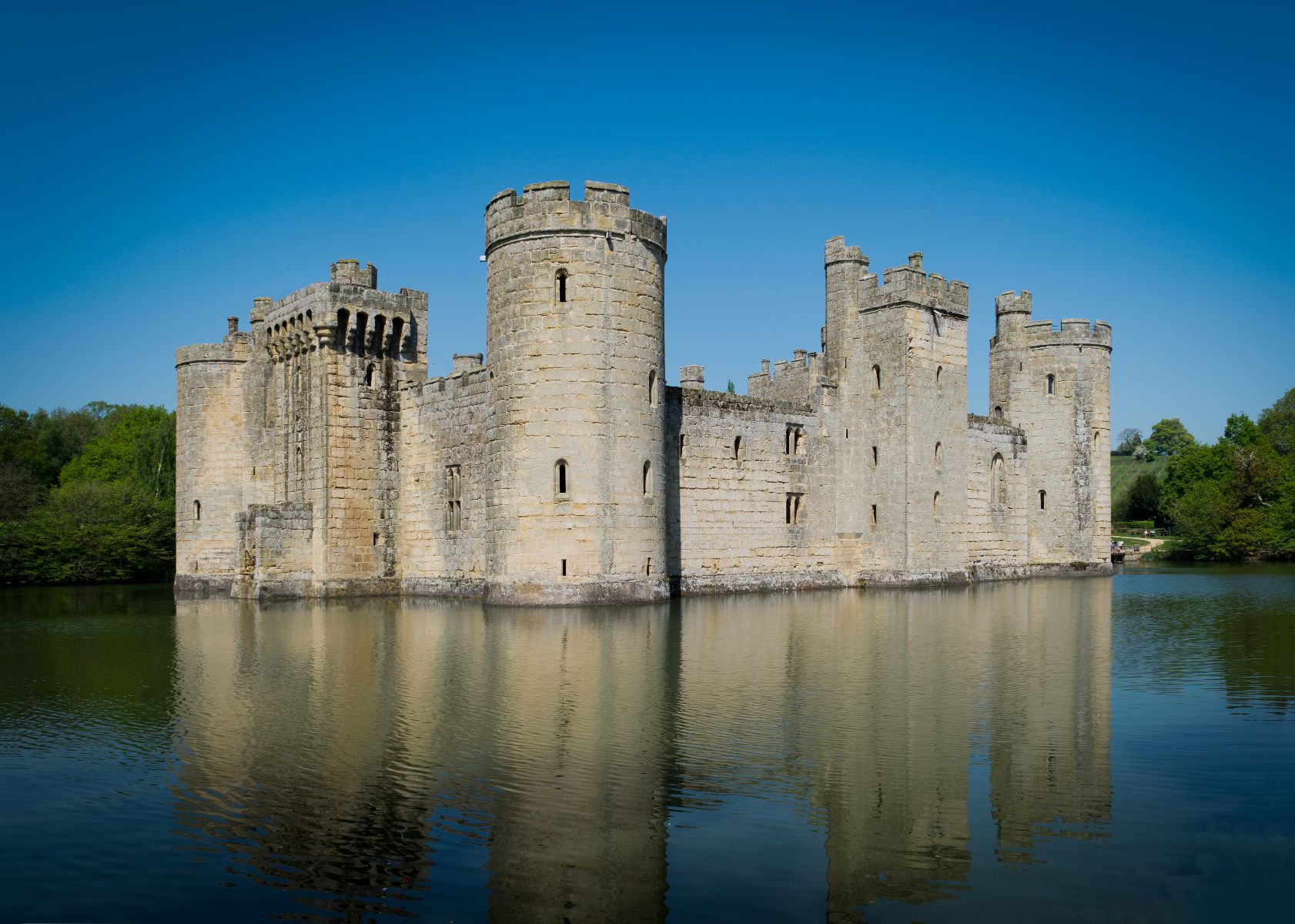 bodiam_castle_nt.jpg