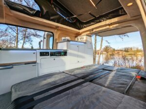 NV200 VX-e Rock and Roll Bed
