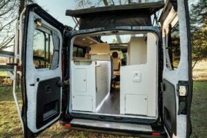 Paradise Deluxe VXe - Interior 1